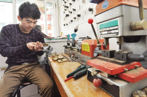 贞丰李文锁城开锁公司开锁店为啥“牛号”频现 听开锁师傅讲什么锁最防盗