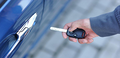 贞丰李文锁城开锁公司汽车钥匙锁在车里了怎么办？如何开汽车锁